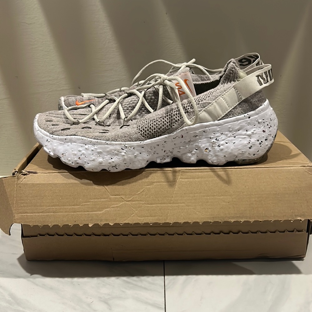 Nike Space Hippie 04